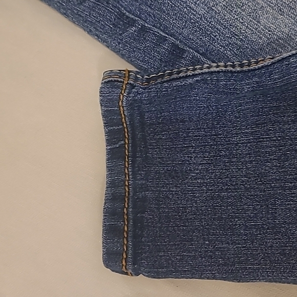 Vigoss 6X girl jeans with star embellishments on back packets - Picture 6 of 10